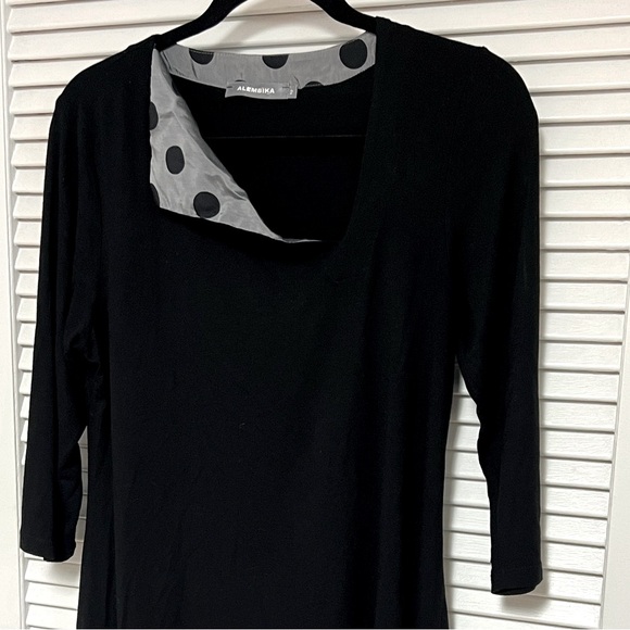 Alembika Top w/ handkerchief sides, 3/4 length sleeves, one collar neckline GUC! - Picture 3 of 14
